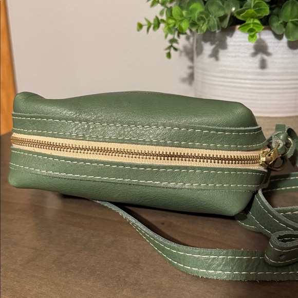 Portland Leather Goods Mesa Crosbody Bag - Eucalyptus - Picture 5 of 7